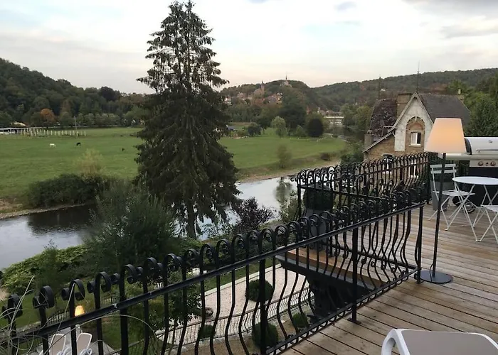 Chateau En Bord D'Ourthe La Terrasse