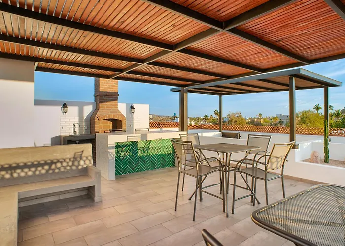 Pineda Suite #102 Two Blocks From The Malecon