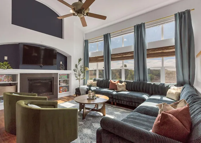 Centrally Located 5Bd - Games, Bbq & Firepit Patio