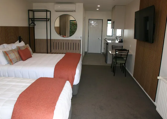 Lakes Suites
