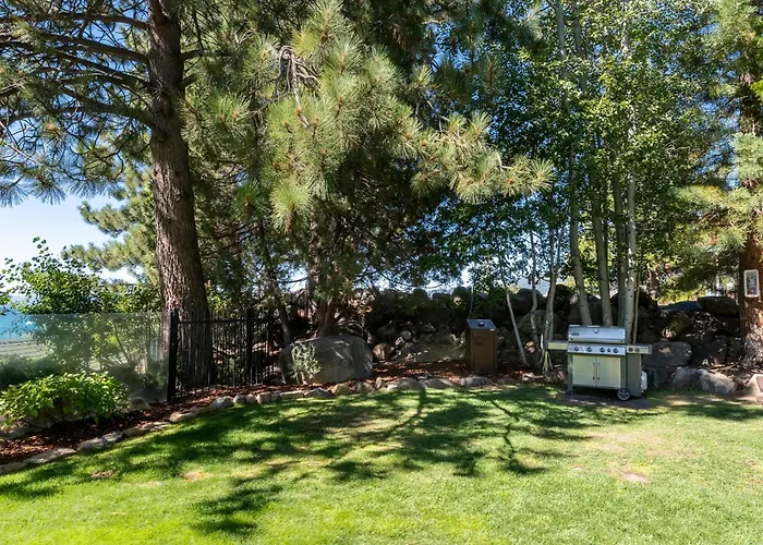 Red Wolf Lakeside Lodge
