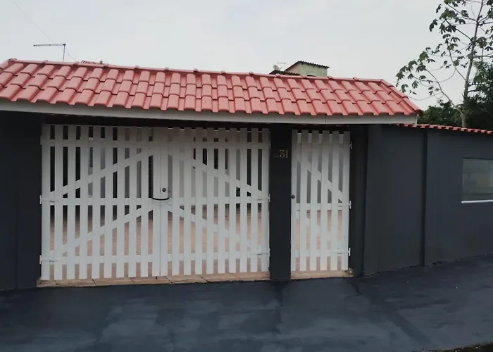 Casa na praia com piscina e churrasqueira
