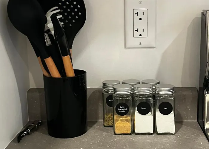 The Willow Suite Private Kitchen & Laundry Close To Everything