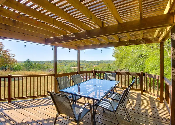 Kansas Gem W/ Fire Pit & Views: 10 Mi To Dtwn!