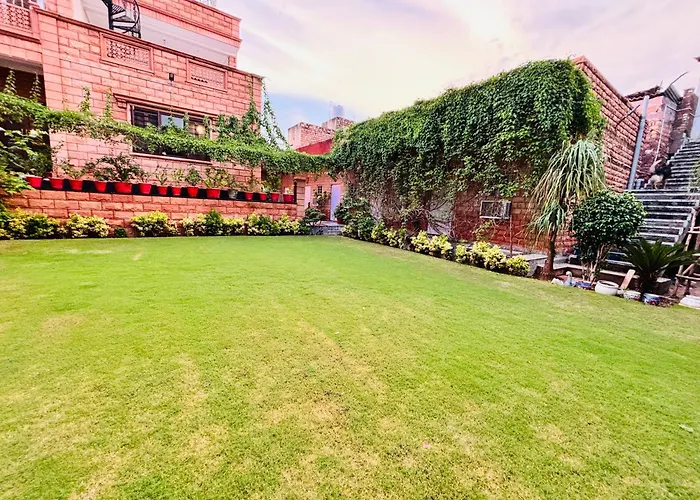 Liliyan Palace Guest House