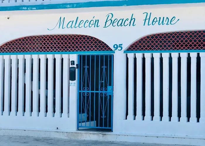 Malecon Beach House In Progreso 1 Block From Beach