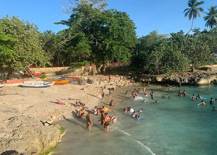Apartamento Amueblado Caribe: Convenient Airport Retreat