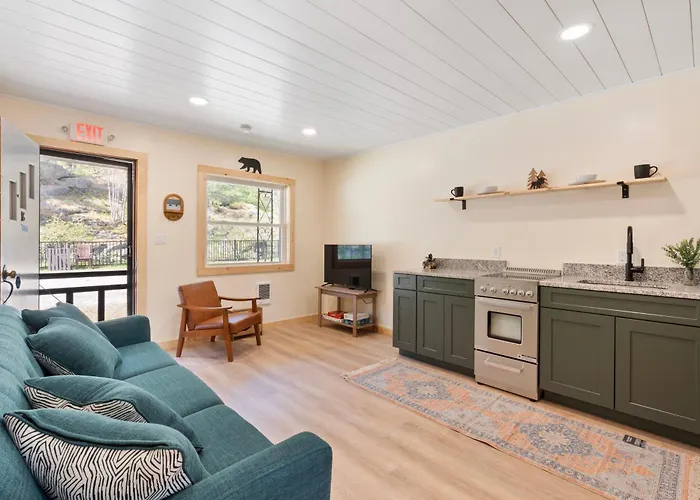 Squam Waterfront 2 Bed 2Bath