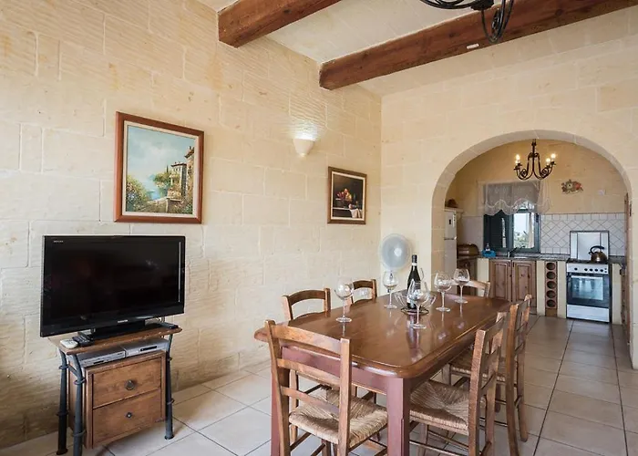 3 Bedroom Holiday Home With Private Pool And Views