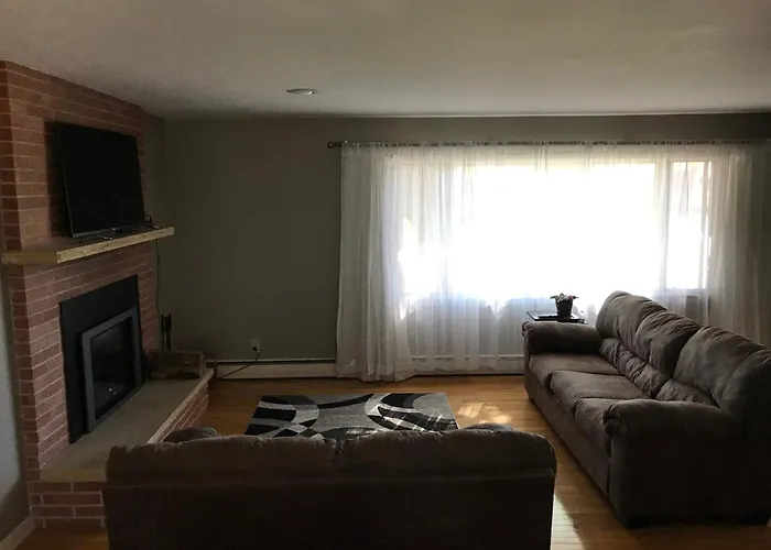 Family Friendly Spacious With Jacuzzi & Fireplace!