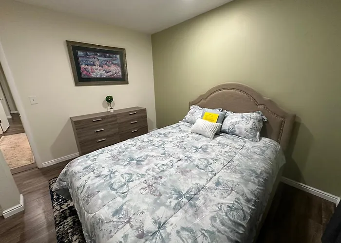 Amazing Duplex Close To Airport, Downtown