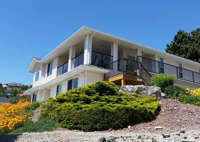 Peachland Okanagan Lake View Rental