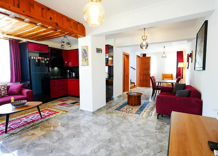 Villa Misli - Red/ Green
