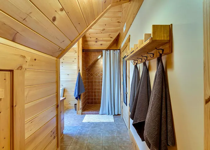 Hot Tub, Game Room! Group-Friendly Nebo Cabin