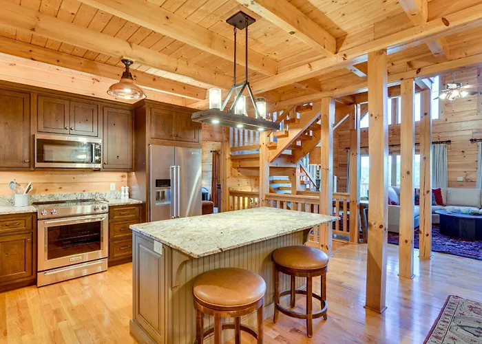 Hot Tub, Game Room! Group-Friendly Nebo Cabin