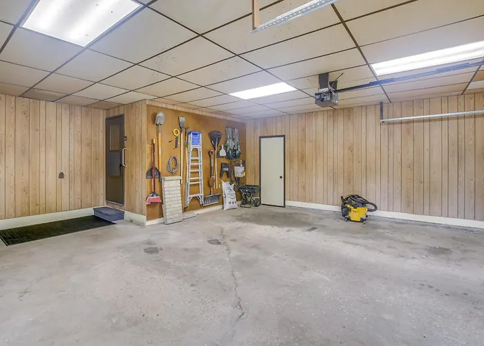 Updated Plymouth Home ~ 5 Mi To Road America!