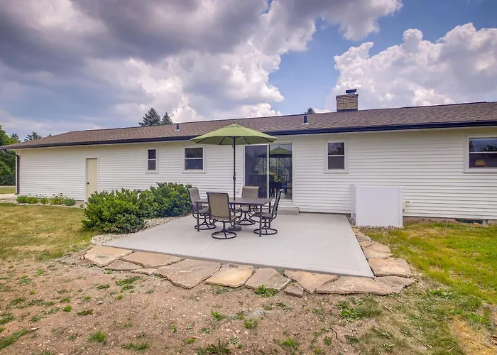 Updated Plymouth Home ~ 5 Mi To Road America!