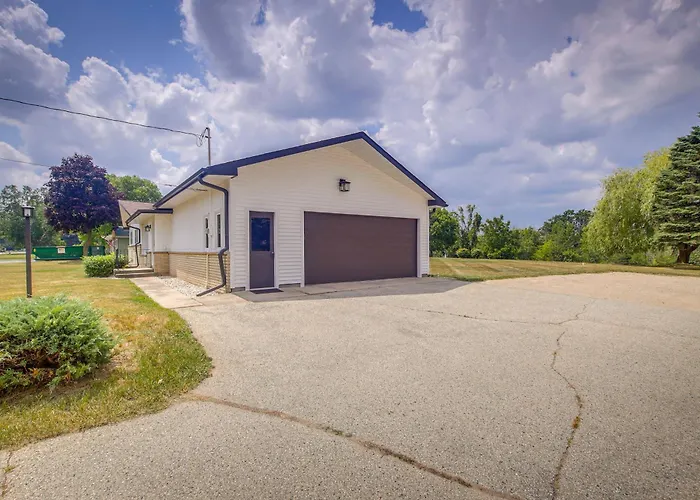 Updated Plymouth Home ~ 5 Mi To Road America!