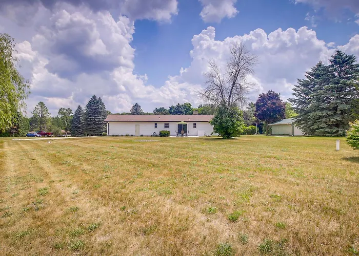 Updated Plymouth Home ~ 5 Mi To Road America!