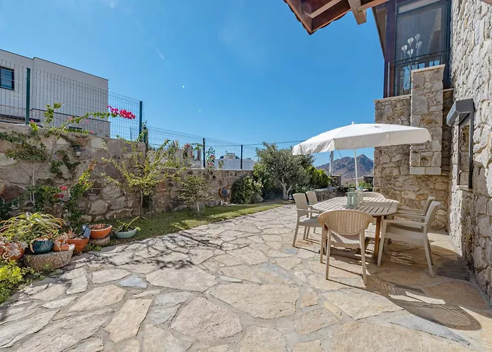 Elegant Villa Private Pool & Stunning Views