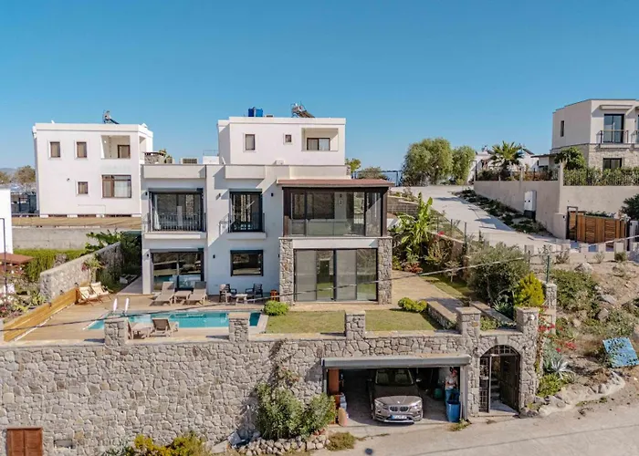 Elegant Villa Private Pool & Stunning Views