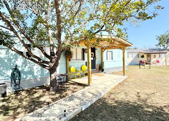 San Angelo Haven - A Mile From Bandera Main St