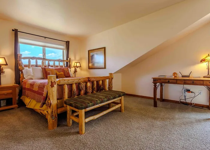 Yellowstone Trail Lodge