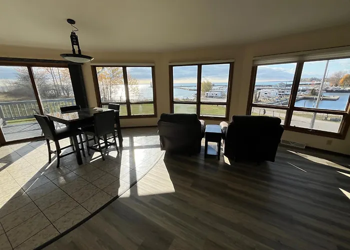 Harbor Inn Algoma