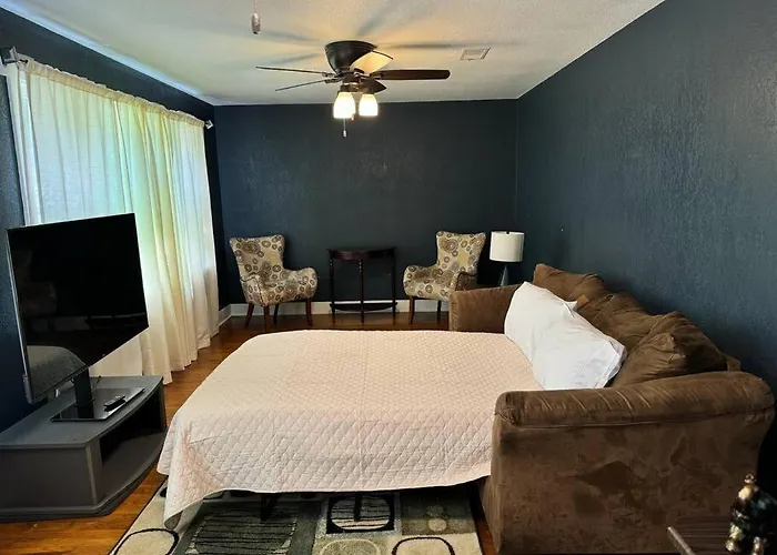 Cozy Home With 3 Beds And An Office!
