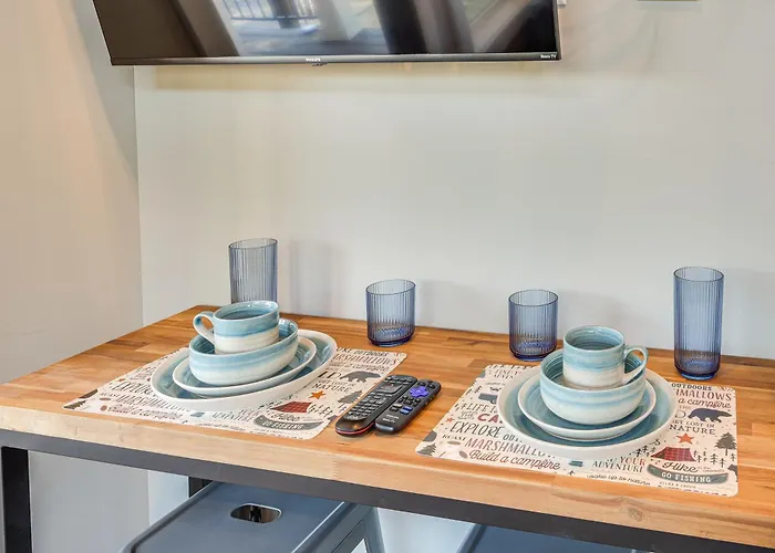 Deck, Grill & Pond: Modern Cookeville Gem