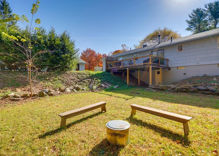 1 Mi To Dtwn: Cottage W/ Large Yard In Stockbridge