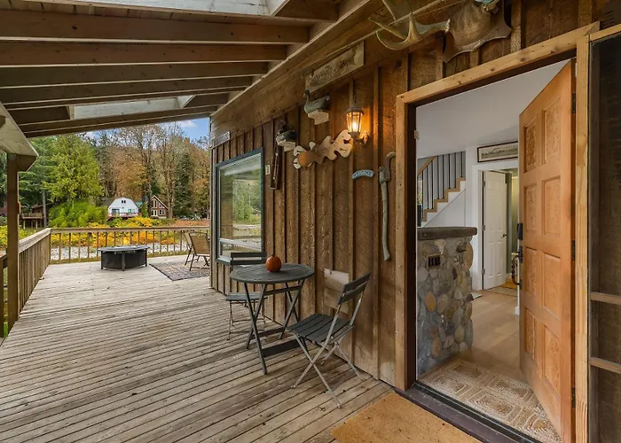 Riverfront Retreat Hot Tub Sauna Yard Gazebo And Views