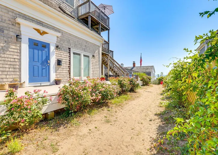 Steps To Commercial St! Lofted Provincetown Gem