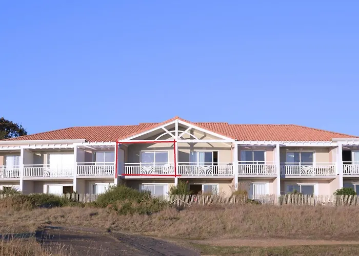Appartements Front De Mer 2 Piscine Chauffees La Pironniere Residence De L'Estrand