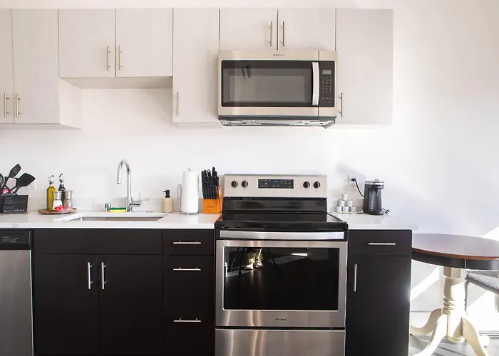 Modern Studio Apt With Rooftop, Gym, And Parking