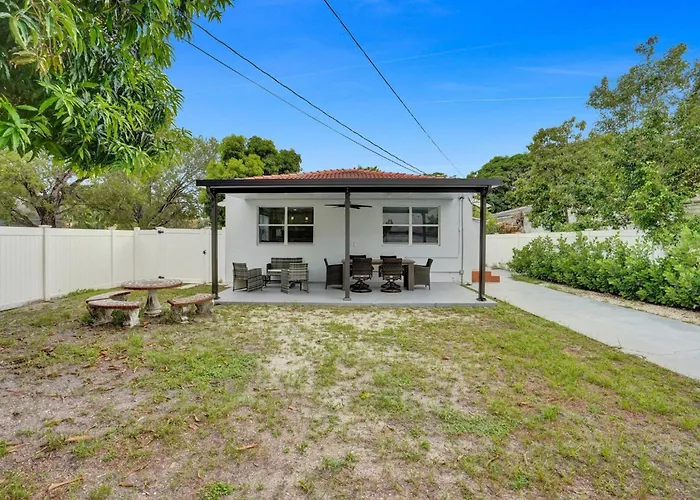 Hollywood Lux Retreat