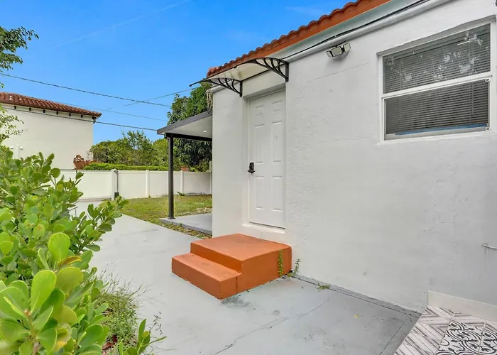 Hollywood Lux Retreat