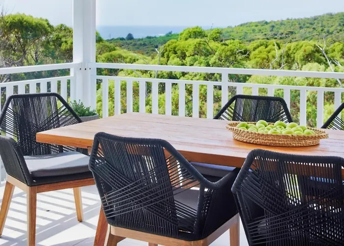 Moonee Retreat- Catherine Hill Bay + Pool