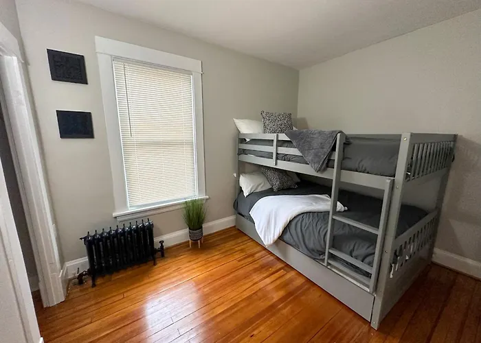 The Allen House - 3 Bedroom - 2 Full Bath - Private Gorgeous Apartment - Sleeps 8