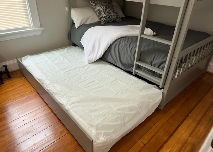 The Allen House - 3 Bedroom - 2 Full Bath - Private Gorgeous Apartment - Sleeps 8