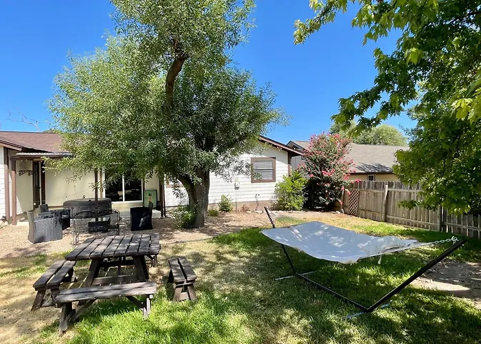 Super Comfy Home With Hot Tub!