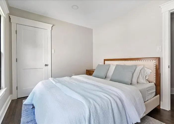 Charming Newly Renovated House Next Door To Track