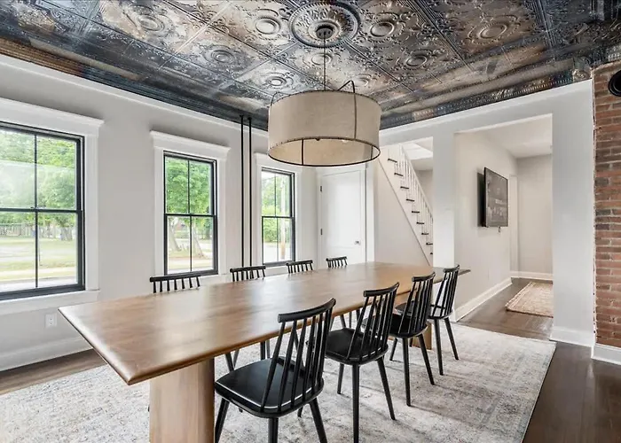 Charming Newly Renovated House Next Door To Track