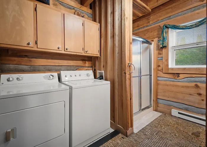 Gorgeous Log Cabin - Wineries, Dan River, Hiking