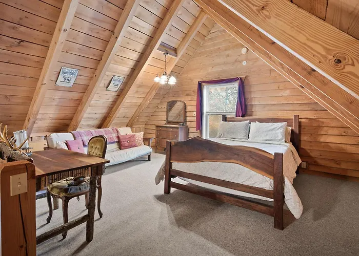 Gorgeous Log Cabin - Wineries, Dan River, Hiking