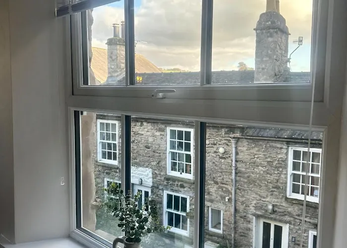 Castle View Apartments - The Hideout