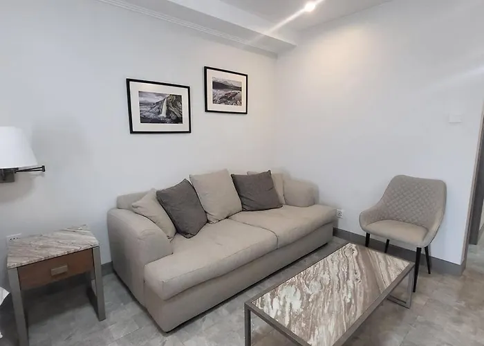 Sheryll Escapes - 1109, Phase 2 La Grande, Breezy, Hotel Amenities!