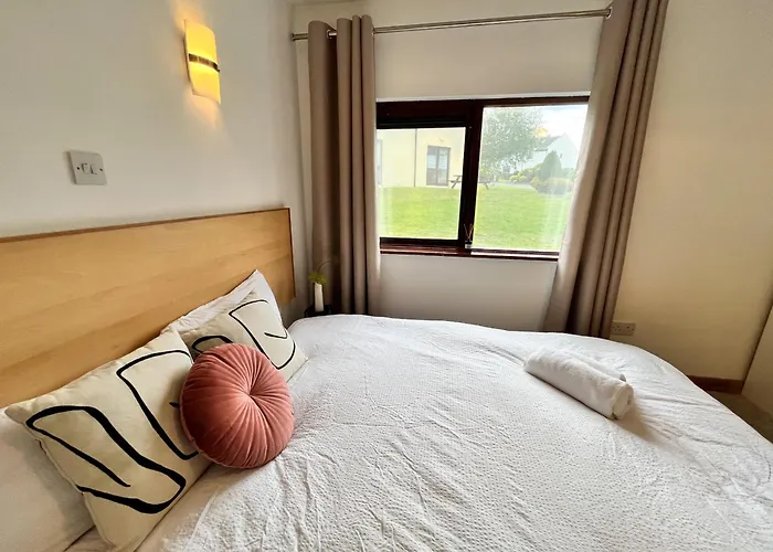 Happy Sandy Feet: Cozy Seaside Retreat in Youghal
