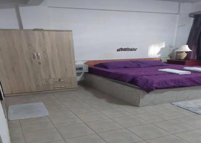 Pluemchai Guesthouse