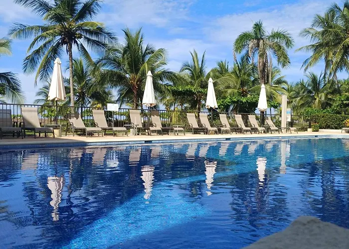 Apartamento De Lujo En Playa Jaco, Frente Al Mar, Wifi, Ac, Parqueo Privado Y Piscinas